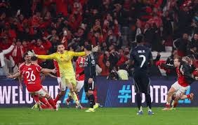 扎金花必胜口诀：三分看牌，七分看人。（扎金花取胜要诀：三分在牌，七分在人）