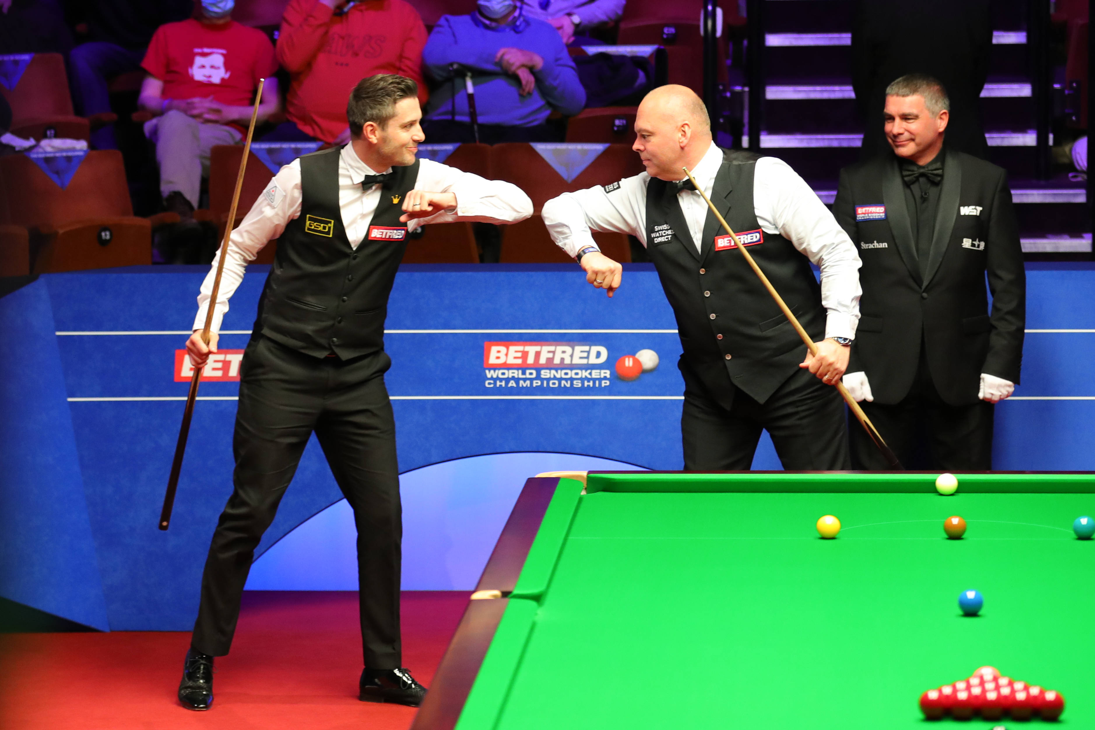 频频为球队 频频为球队