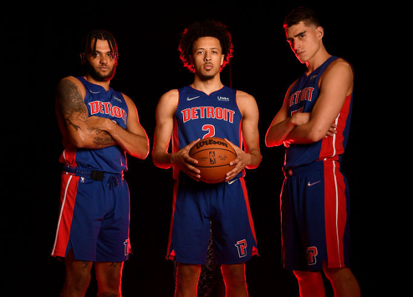 压哨三分 压哨三分